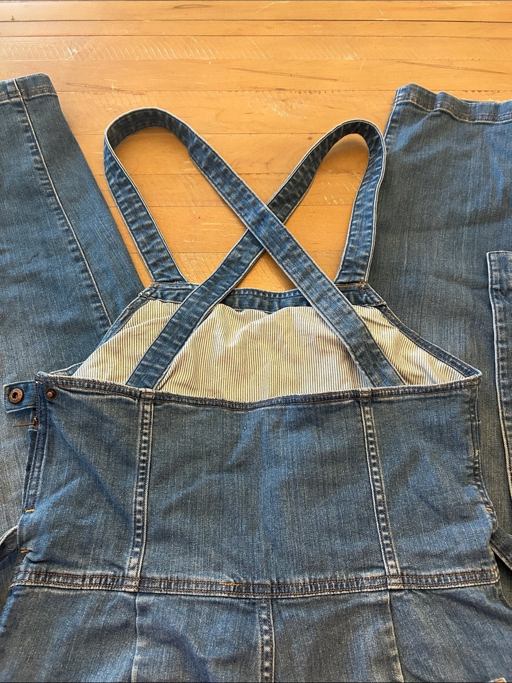 Duluth Trading Co Denim Bib Overalls Jumpsuit - Blue - Picture 6 of 9